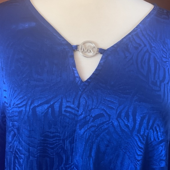 Top - Picture 2 of 4